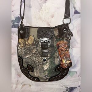 Realtree Womens  Crossbody Camouflage Studded Buckle Purse Handbag Y2K NEW Tag